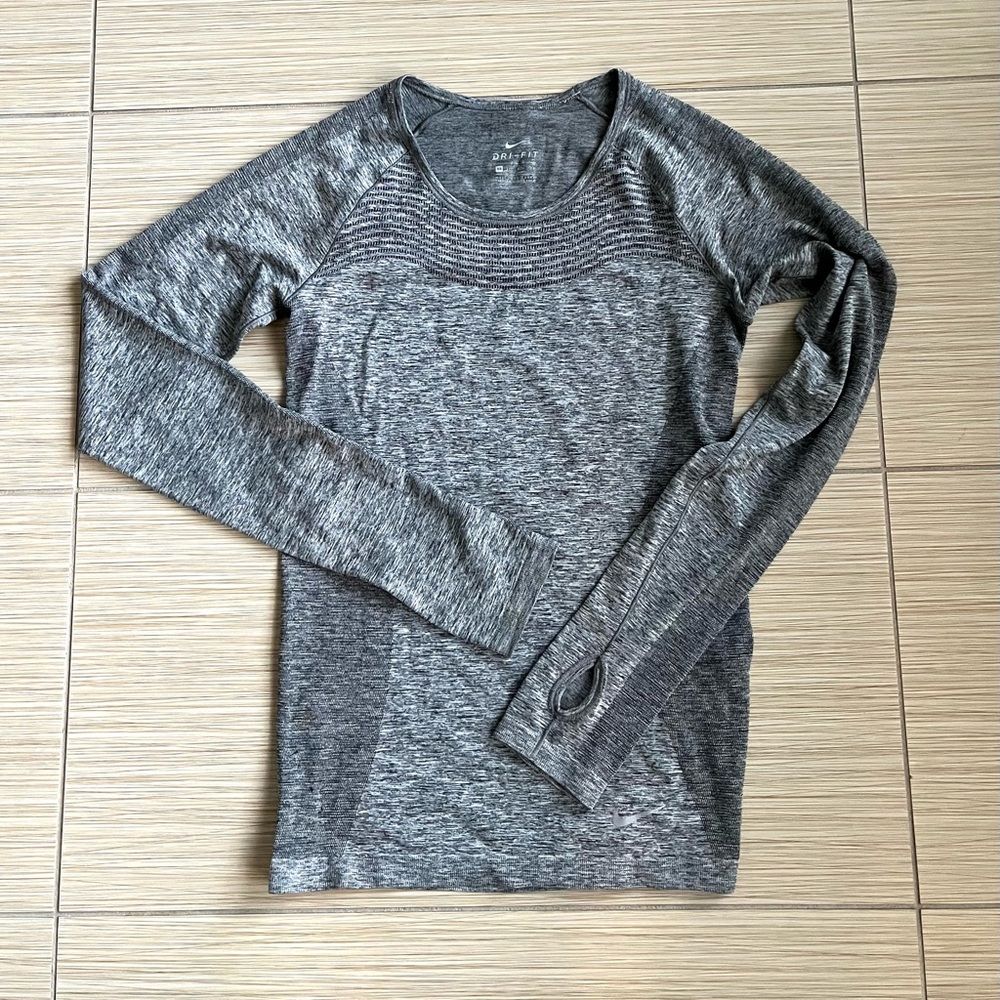 Nike Dri-Fit XS Long Sleeve Black/White